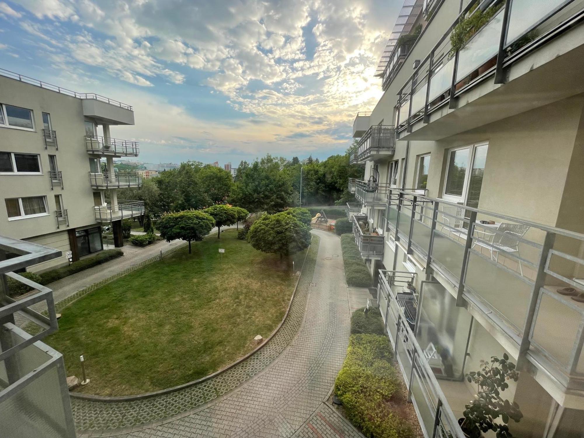 Monfas Apartment Provence In Praha Eksteriør bilde
